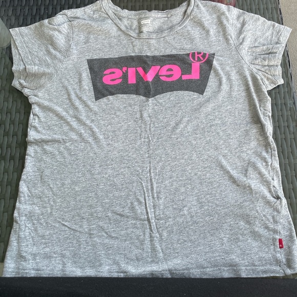 Grey and pink levi’s T-Shirt - Picture 1 of 1